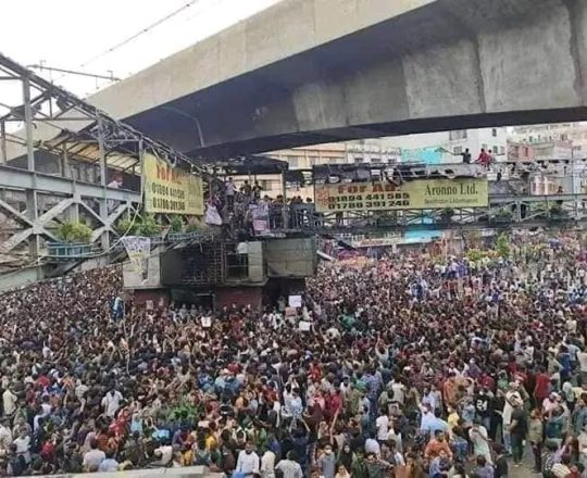 ৩ রা আগস্ট, মিরপুর ১০,সাধারণ মানুষের ঢল।
